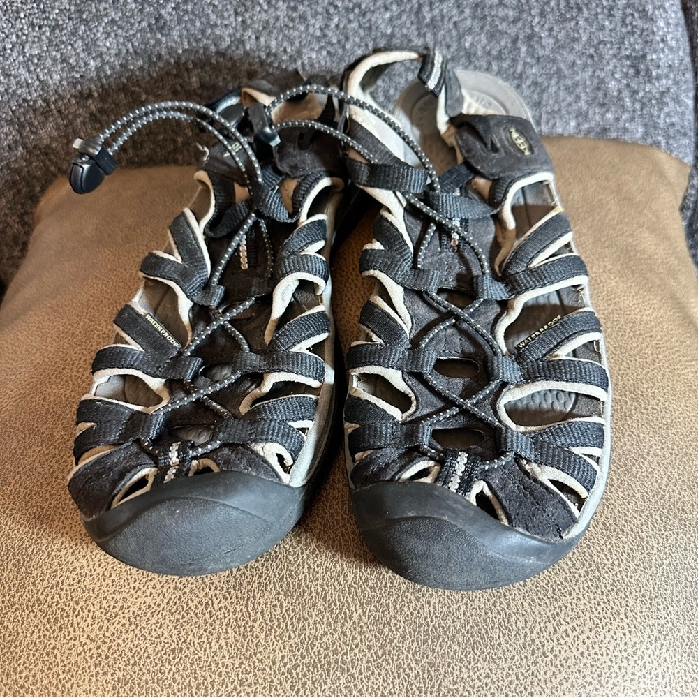 KEEN Whisper Black Waterproof
Sport
Sandals Women's size 10.5